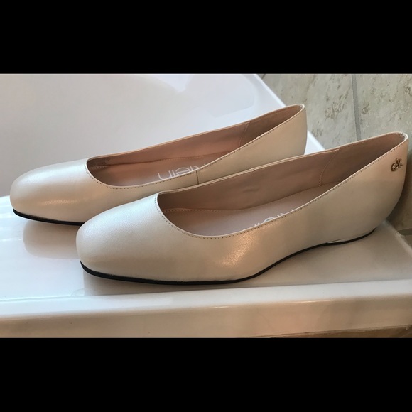 Calvin Klein flats - Picture 3 of 4